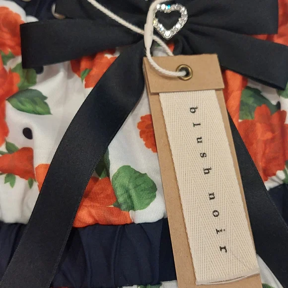 Chic Floral Women's Blouse with Black Accents - Picture 7 of 8